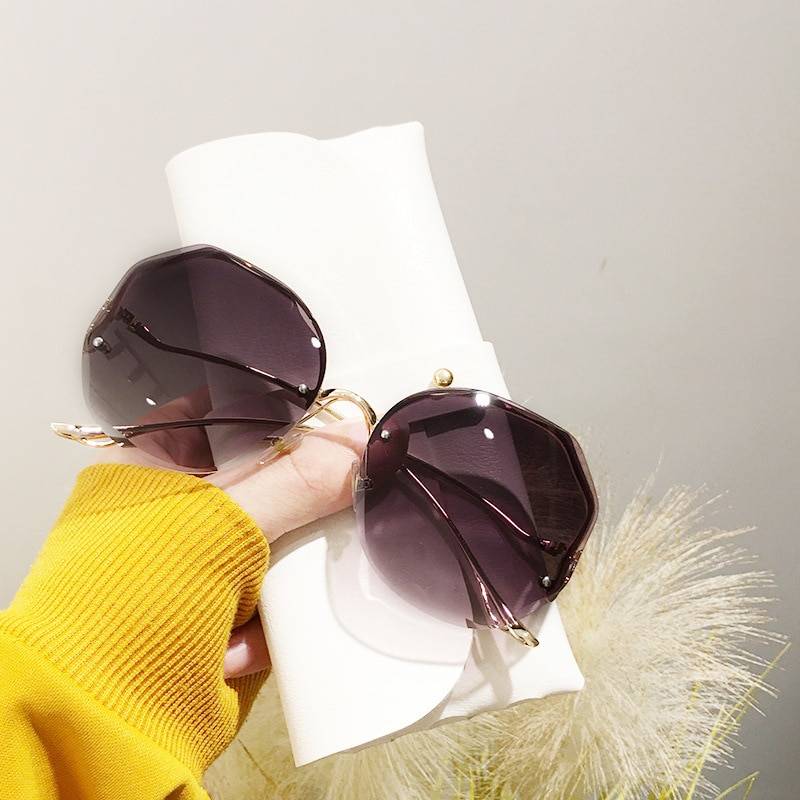 Fashion Sunglasses Women Metal Female UV400 Vintage Ladies Stylish Design Oversized Square Sunglasses For Women
