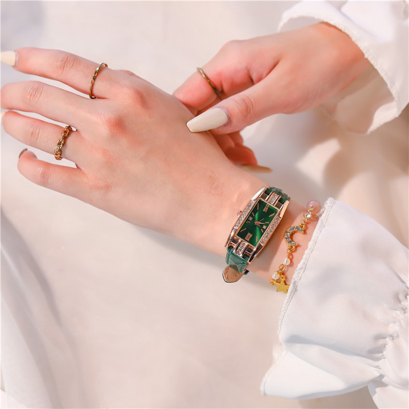 Set Fashion Women Leather Quartz Watch Necklace Earrings Bracelet