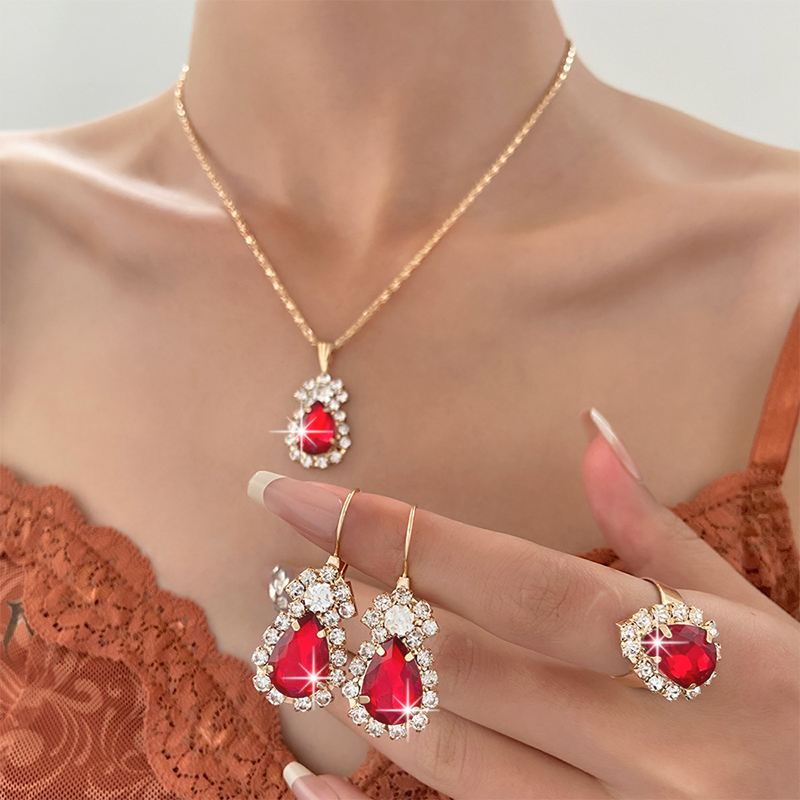 Luxury Fashion Women Leather Quartz Watch & Jewelry Set
