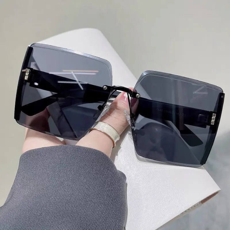 2023 Hot Summer Large Frame Square Anti-ultraviolet High Fashion Women Glasses