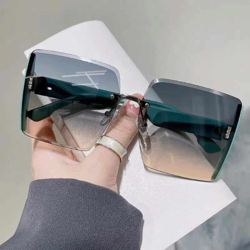 2023 Hot Summer Large Frame Square Anti-ultraviolet High Fashion Women Glasses