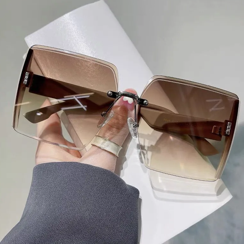 2023 Hot Summer Large Frame Square Anti-ultraviolet High Fashion Women Glasses